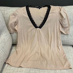Lace Trimmed V-Neck with Puff Sleeve Shirt Gap Size Large EUC